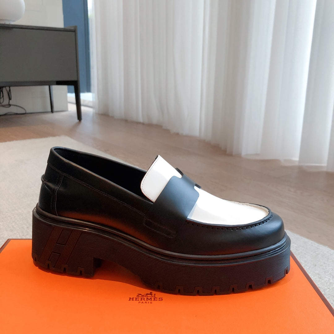 HM HITCH LOAFER BLACK AND WHITE CALFSKIN
