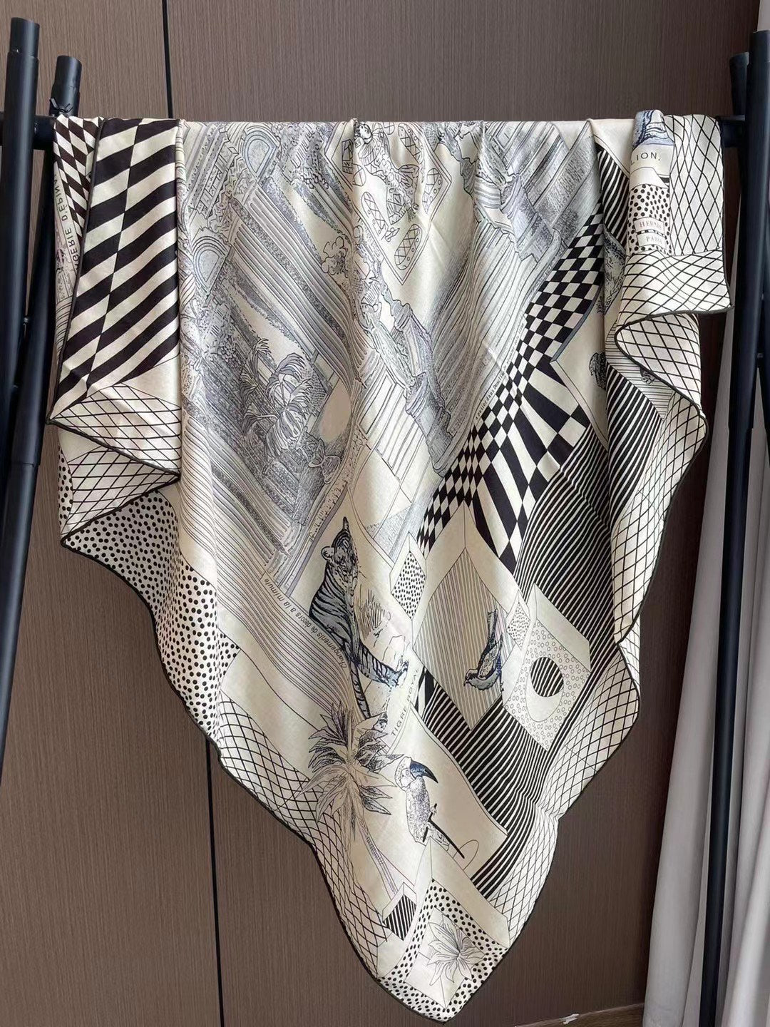 Square Scarf 140 CM In Black Mix White Silk 385353