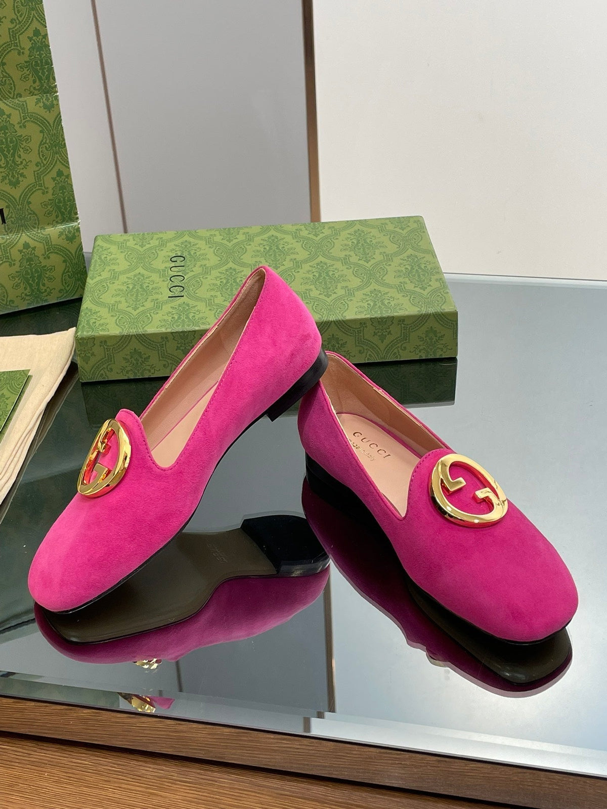 BLONDIE LOGO-PLAQUE LOAFERS IN FUSCIA PINK SUEDE