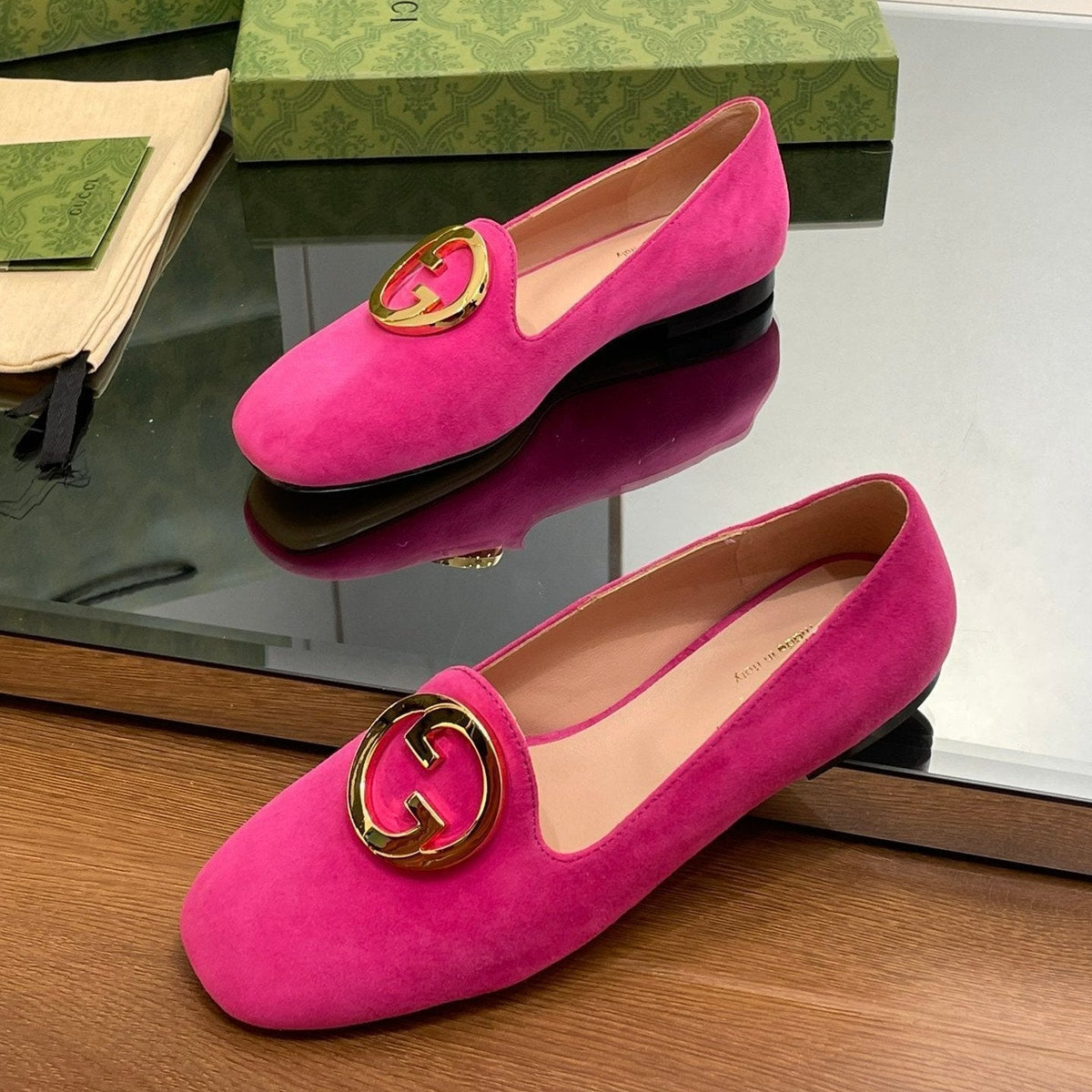 BLONDIE LOGO-PLAQUE LOAFERS IN FUSCIA PINK SUEDE