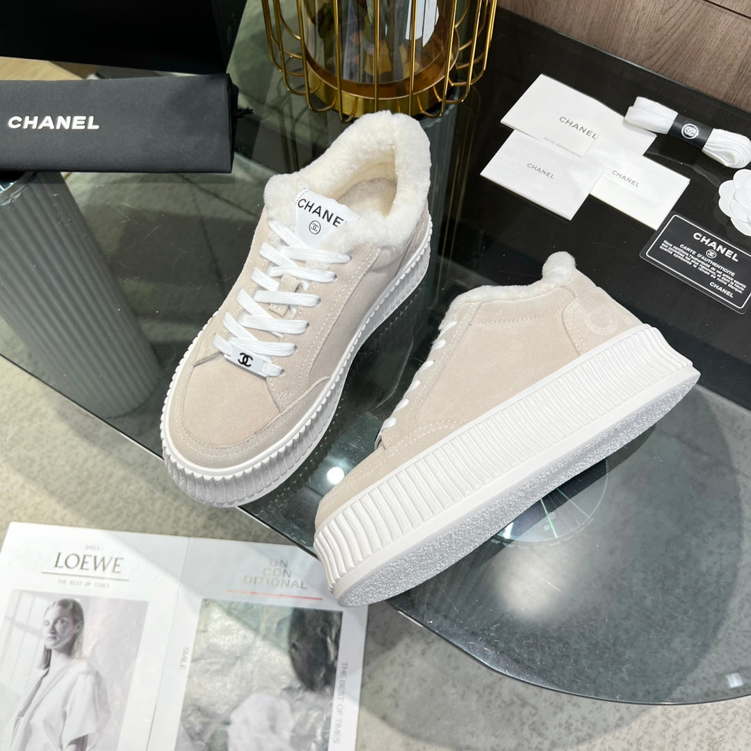 CC Sneaker Light Beige Suede With Fleece Lining 944567