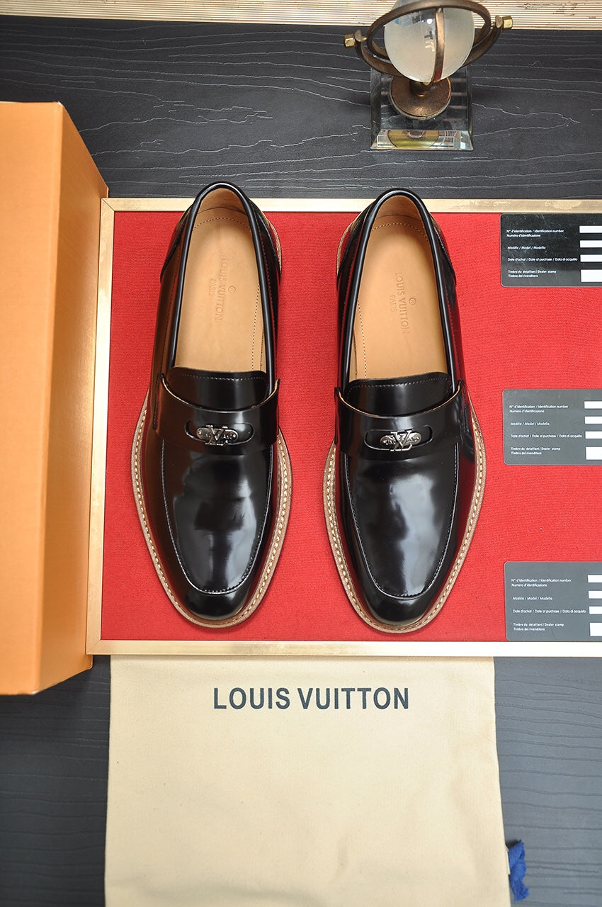 LV FLEX LOAFER IN GLOSSY BLACK CALFSKIN