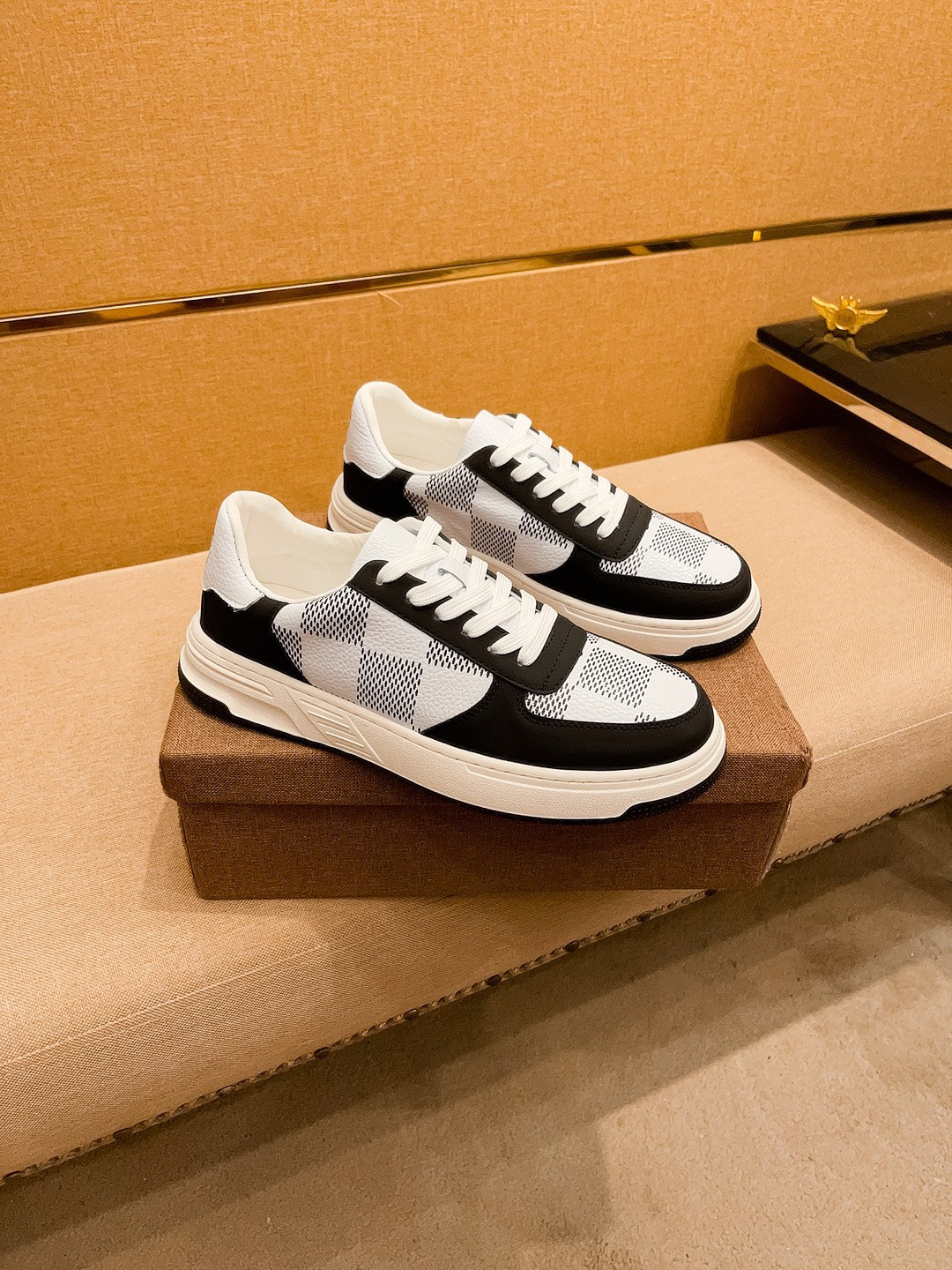 LV BEVERLY SNEAKER WHITE BLACK
