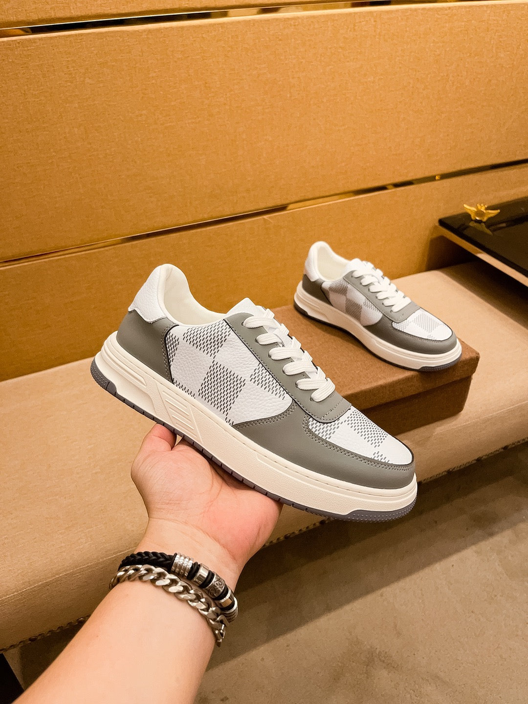 LV BEVERLY SNEAKER WHITE GREY