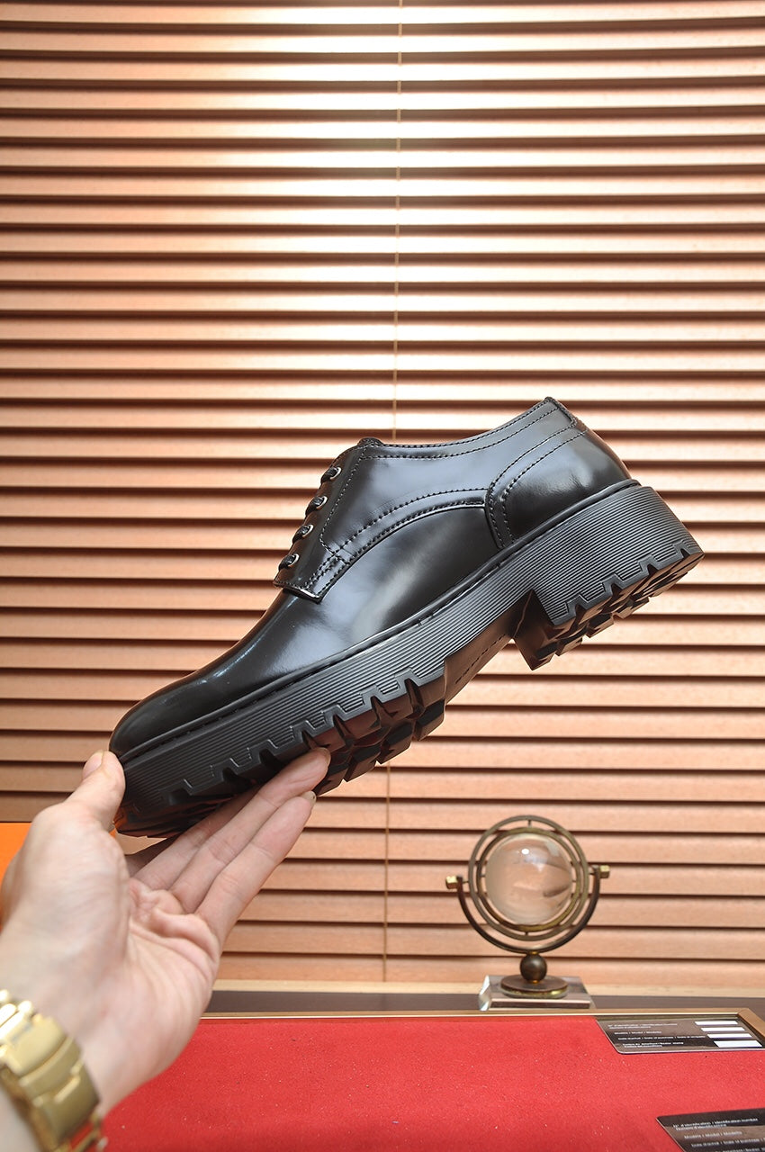 HM DANIEL TRAMPING SHOE GLOSSY BLACK CALFSKIN