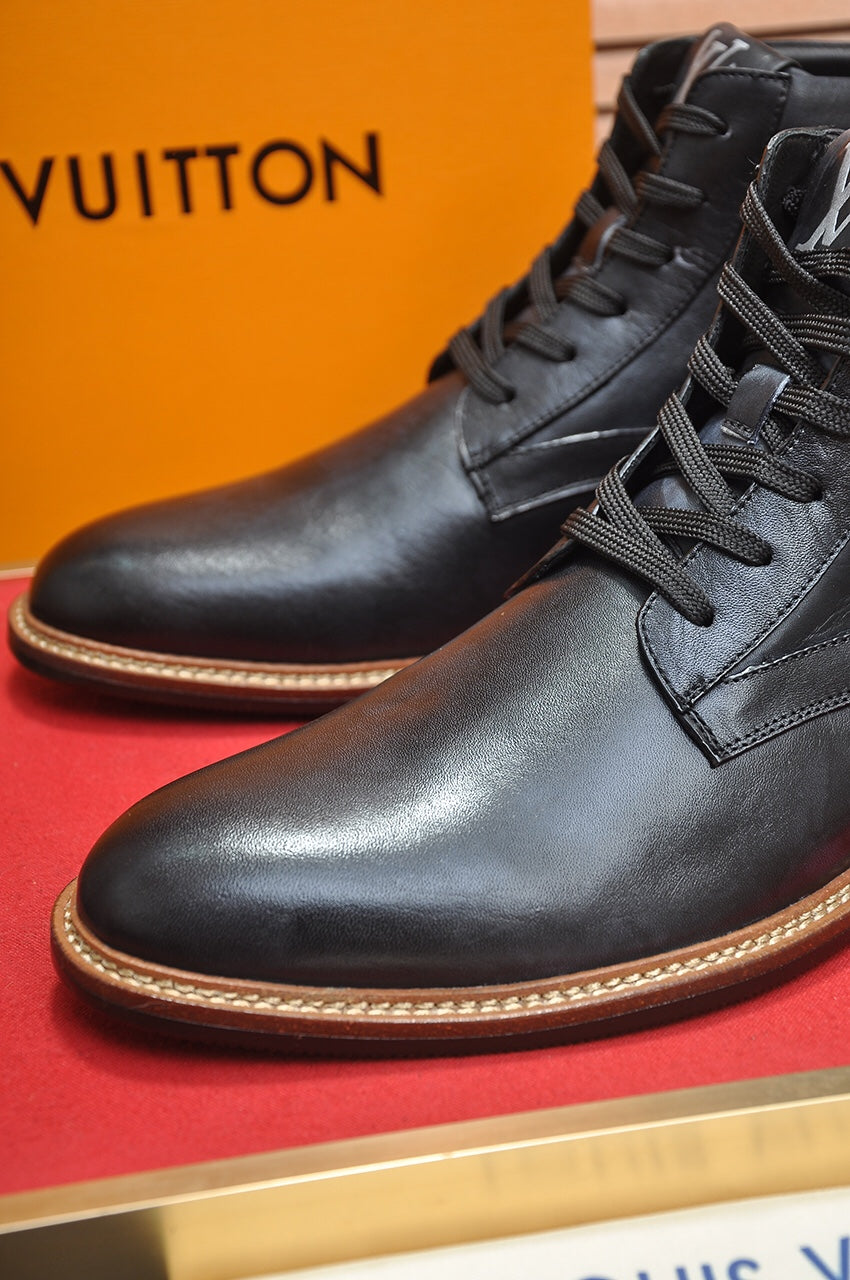 LV SHORT BOOT IN BLACK CALFSKIN