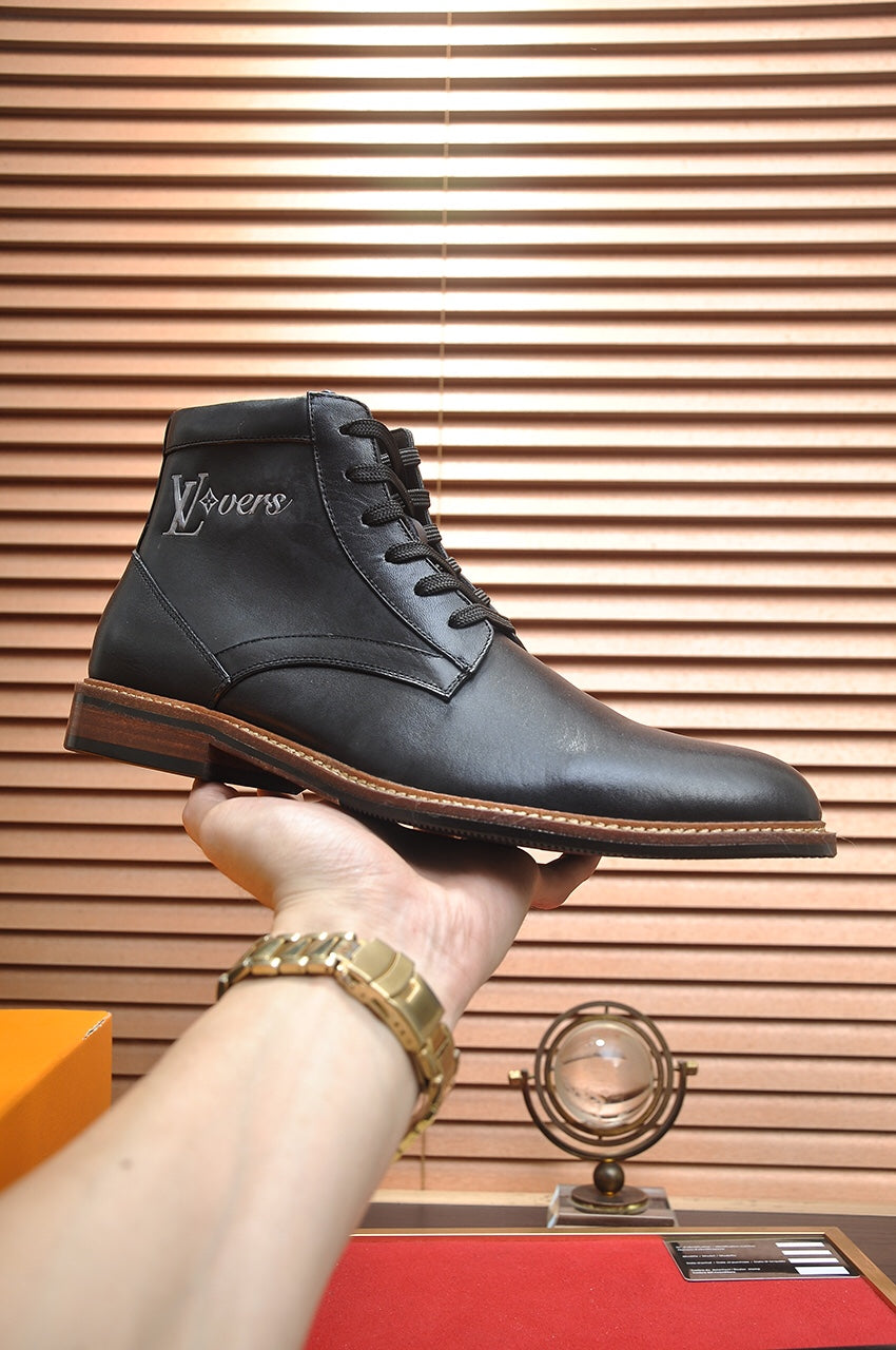 LV SHORT BOOT IN BLACK CALFSKIN