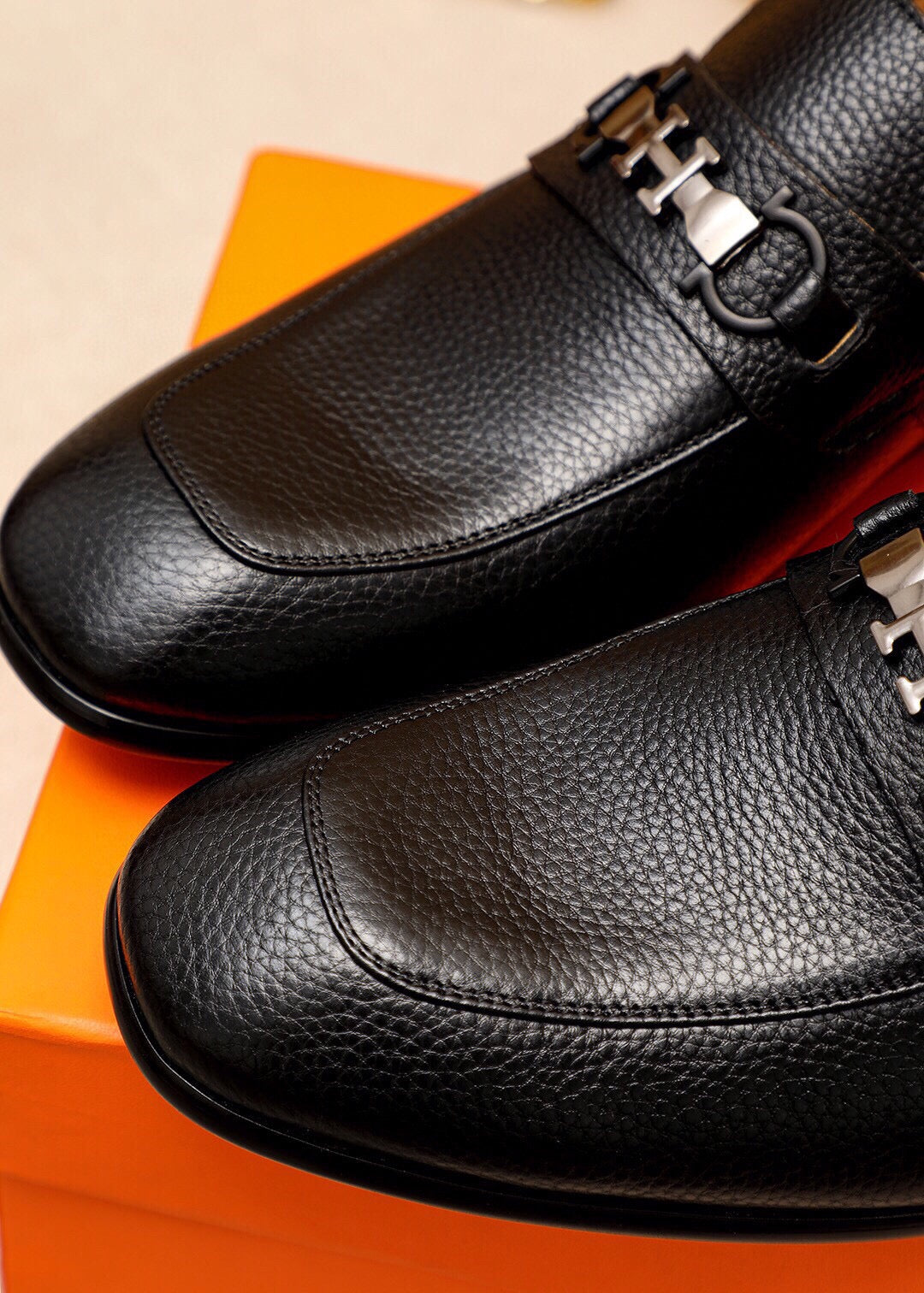 HM CHAIN LOAFER BLACK GRAINED CALFSKIN