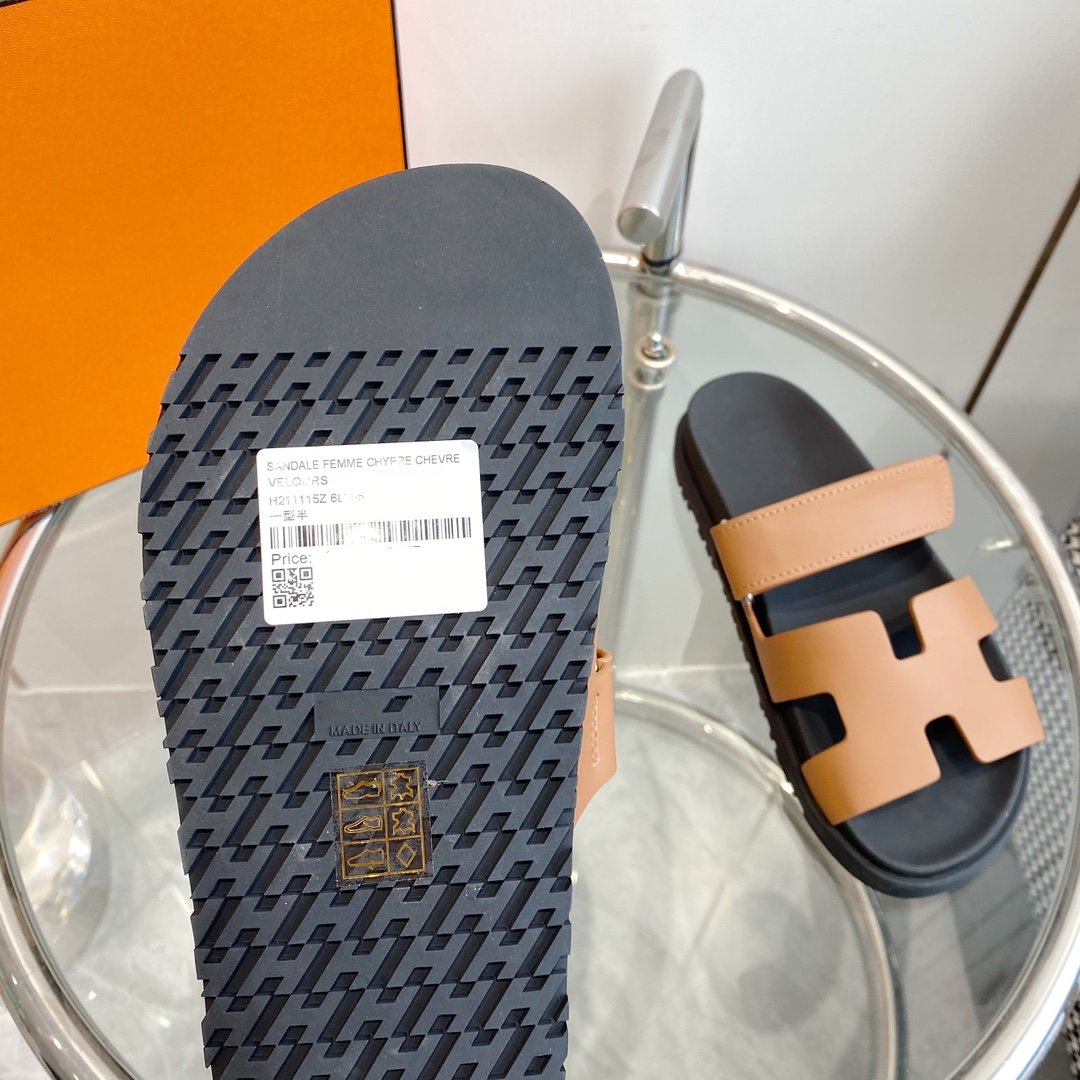 Chypre Sandal Brown Mastic Calfskin Leather