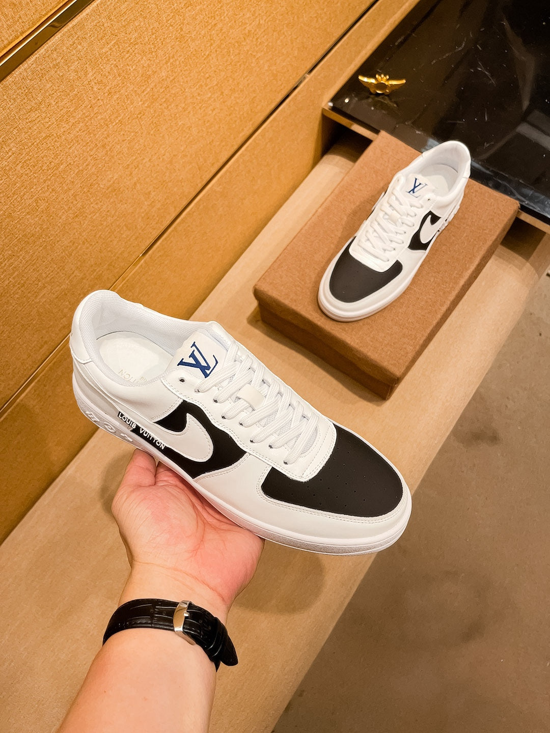 LV AIR FORCE 1 SNEAKER BLACK AND WHITE