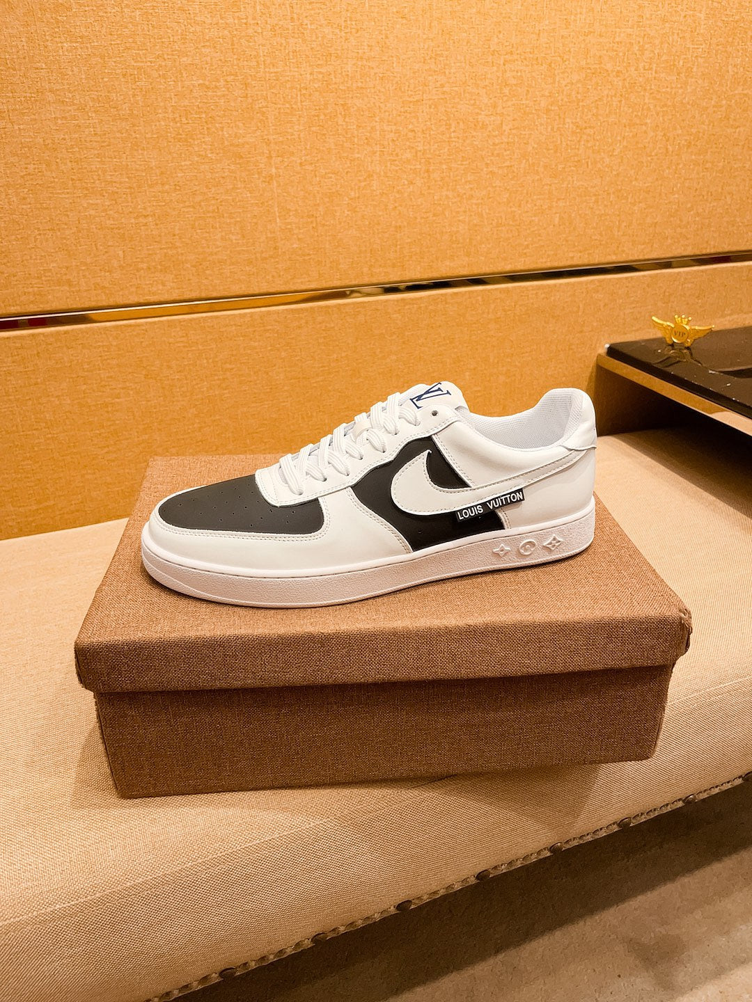 LV AIR FORCE 1 SNEAKER BLACK AND WHITE