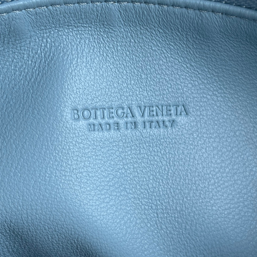 WALLACE 22 BAG TIFFANY BLUE CALFSKIN