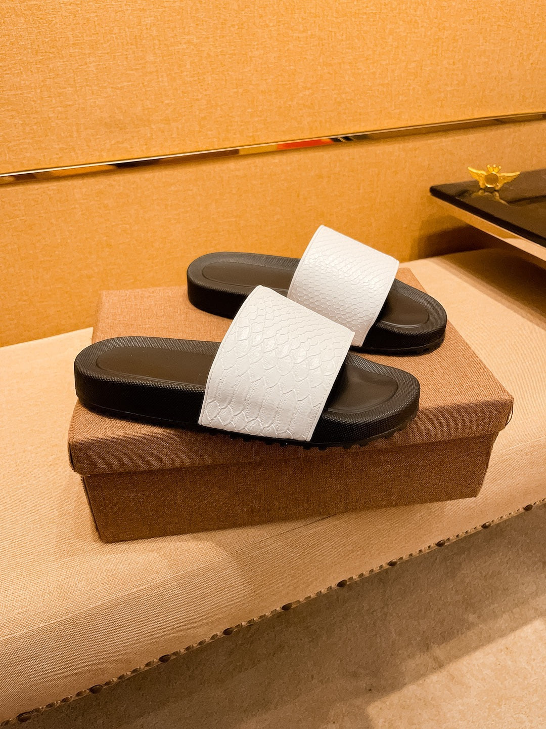 GG Men's Slide White Cowhide 709746