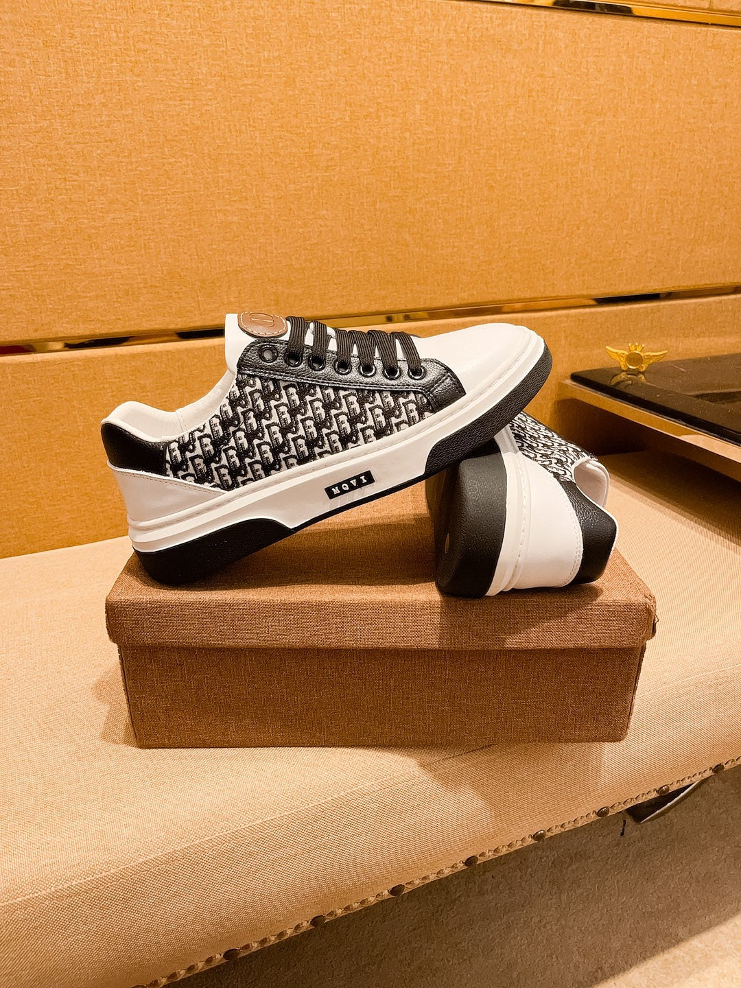 CD LOW TOP SNEAKER WHITE AND BLACK CALFSKIN