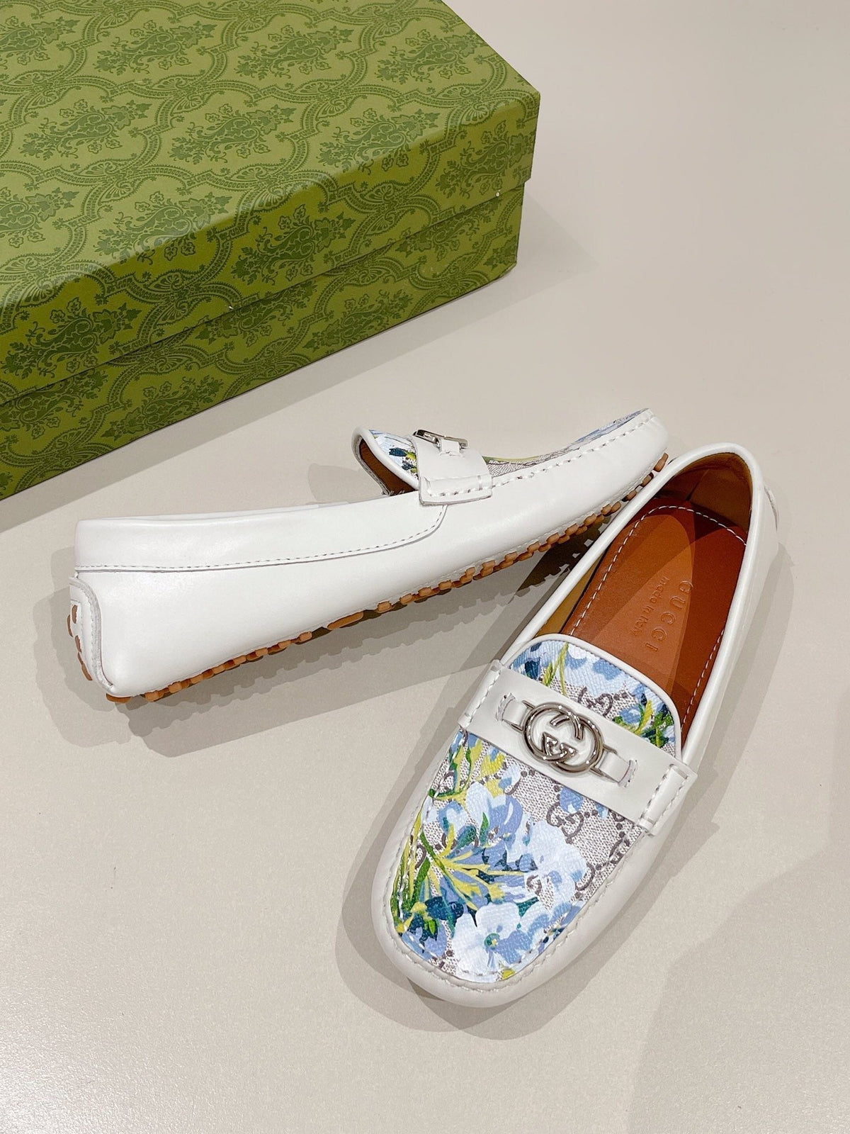 GG Men's Flower Loafer White Calfskin 561760