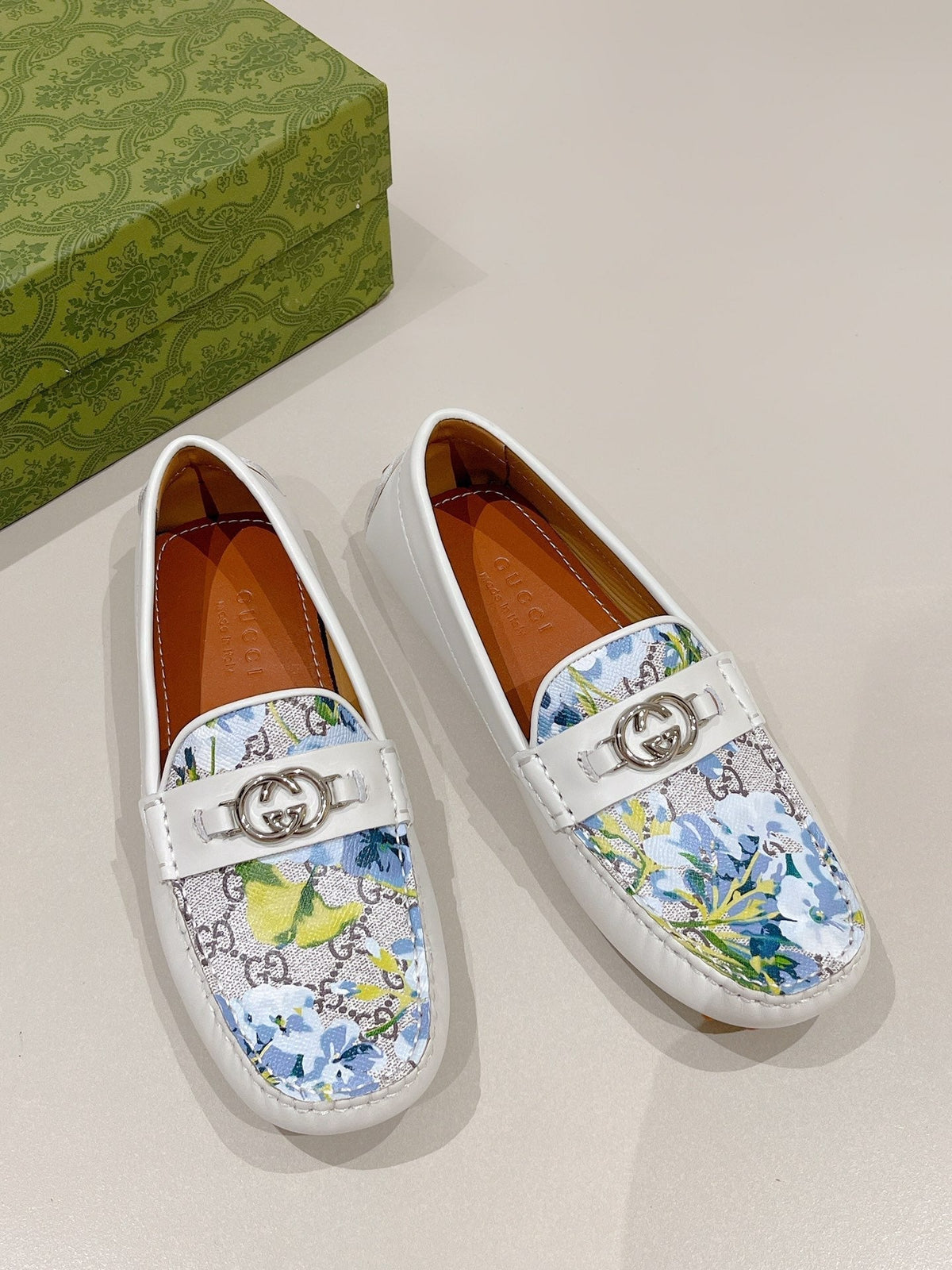 GG Men's Flower Loafer White Calfskin 561760