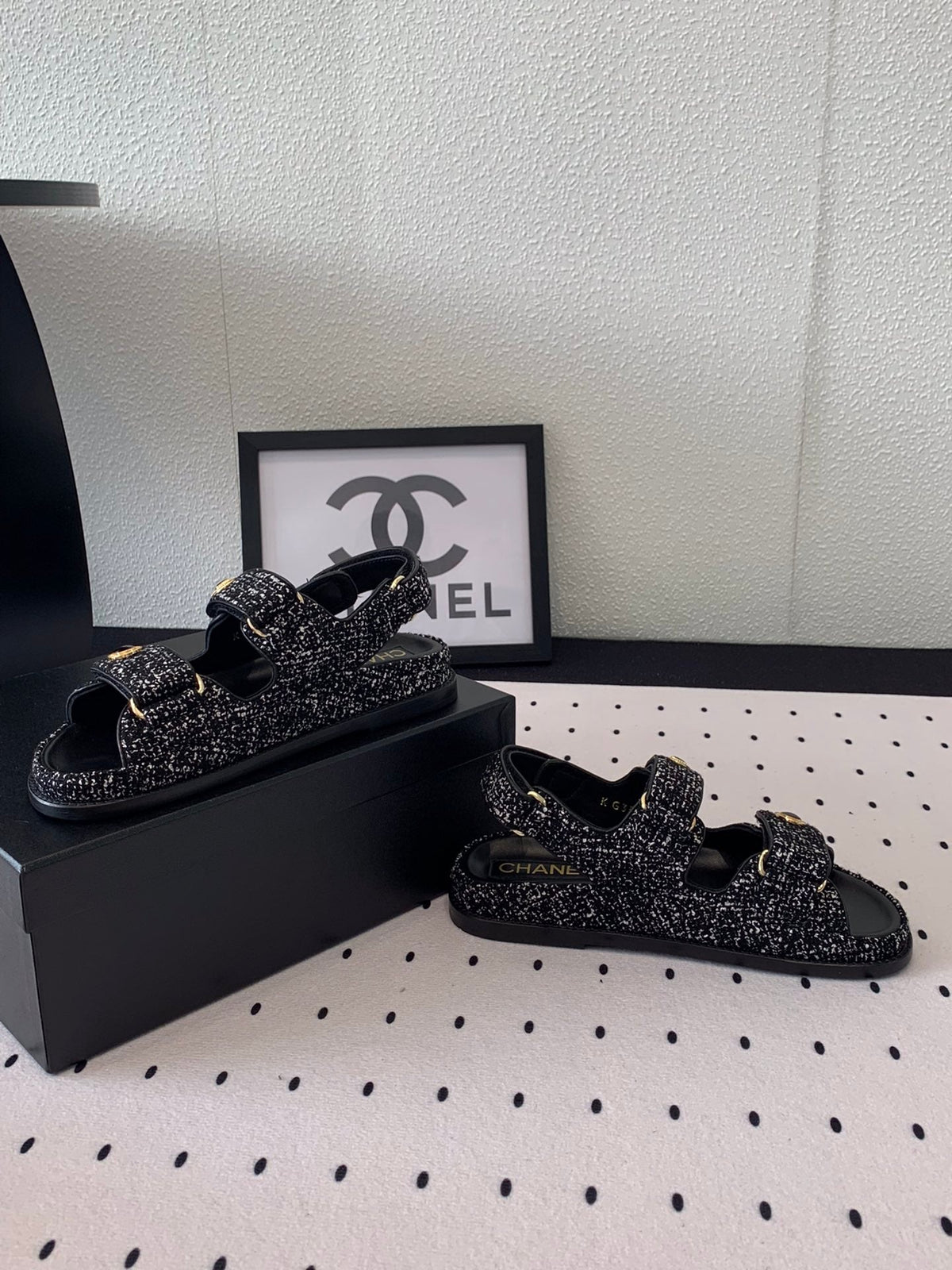dad sandal black white tweed