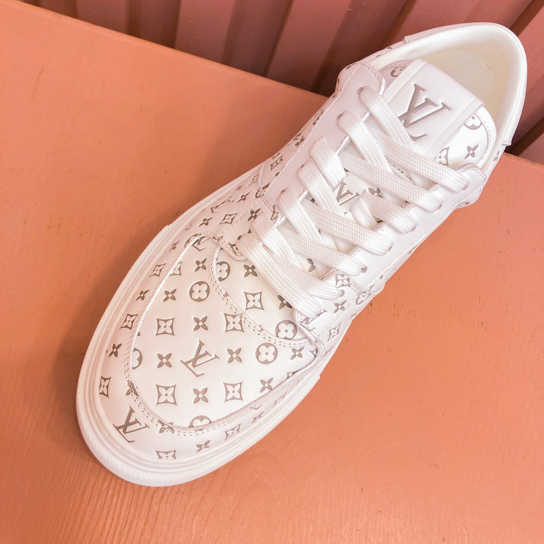LV TRAINER SNEAKER IN BEIGE MONOGRAM CALFSKIN