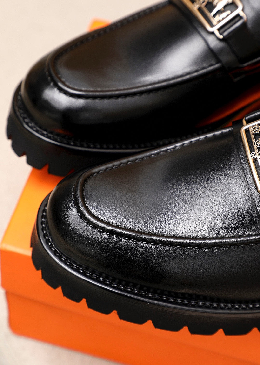 HM GOLD BUCKLE FAUBOURG LOAFER BLACK CALFSKIN