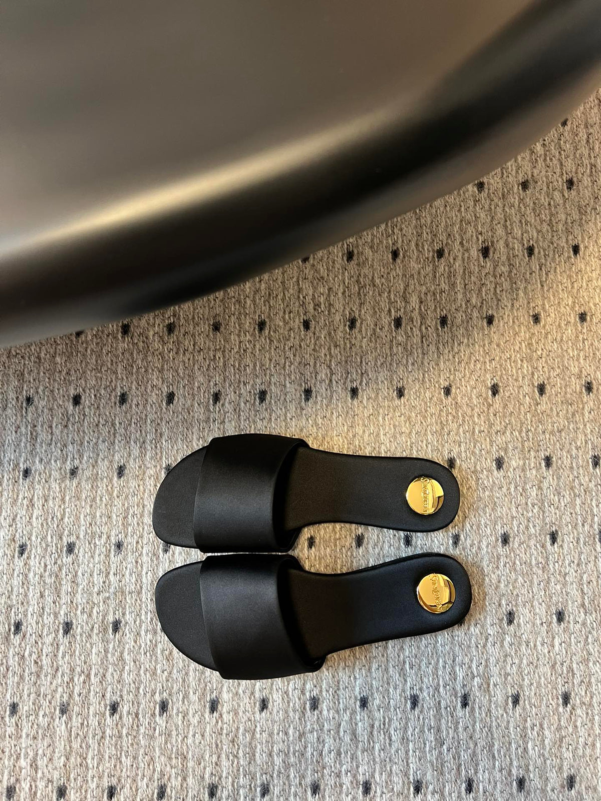 SL CARLYLE SLIPPERS BLACK SATIN