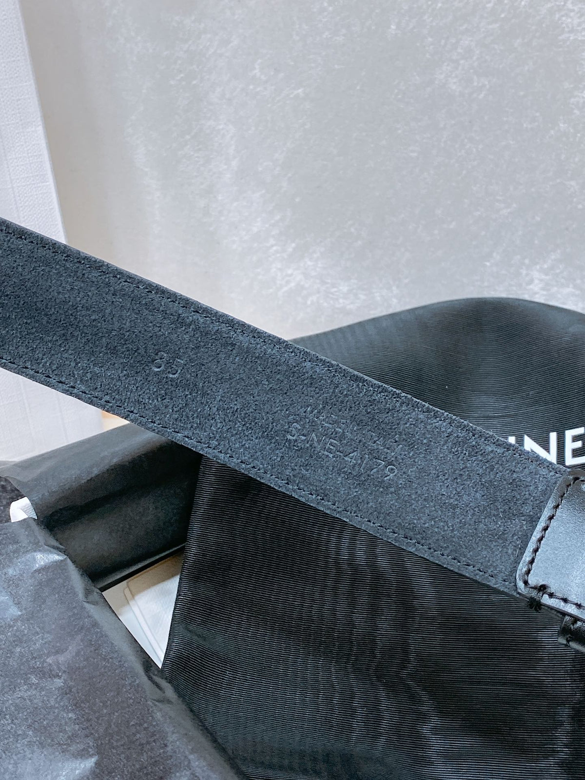 CL LARGE 30 MM TRIOMPHE BELT IN BLACK AND GOLD HARDWARE