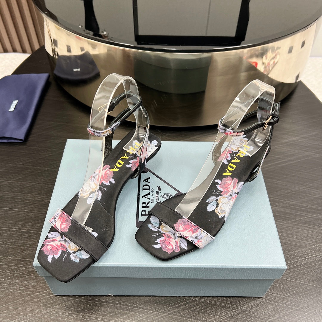 PRA TRIANGLE HEEL FLOWER MOTIF SATIN SANDALS BLACK