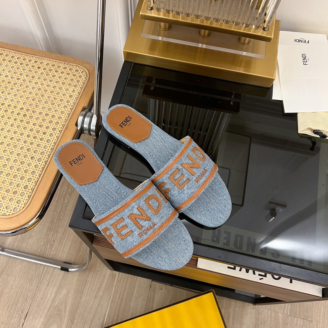 FENDI BAGUETTE SIGNATURE SLIDE IN LIGHT BLUE DENIM AND BROWN CALFSKIN