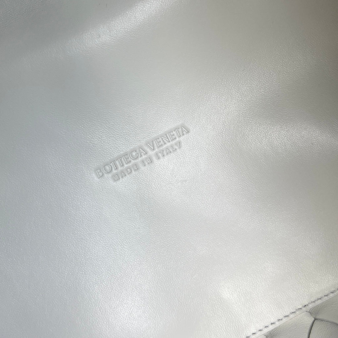 BV Intrecciato 30cm Bag White Leather 532239