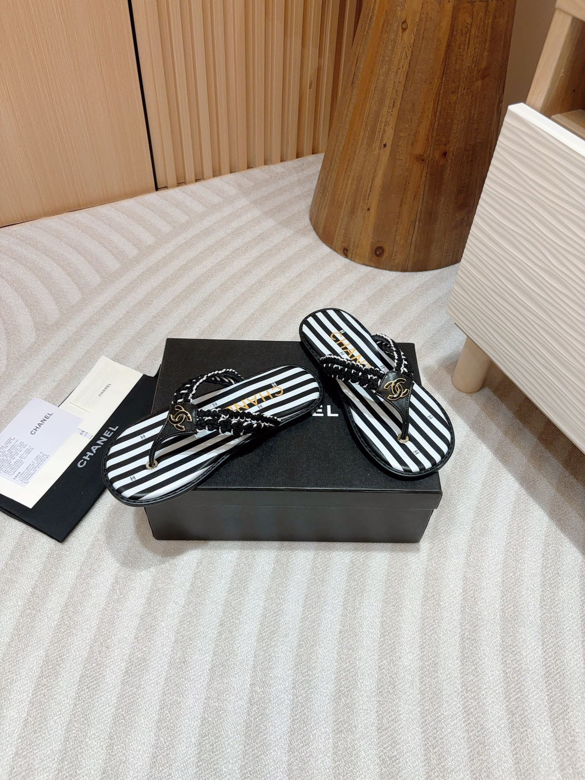 CC WOVEN FLIP FLOP WHITE MIX BLACK SHEEPSKIN
