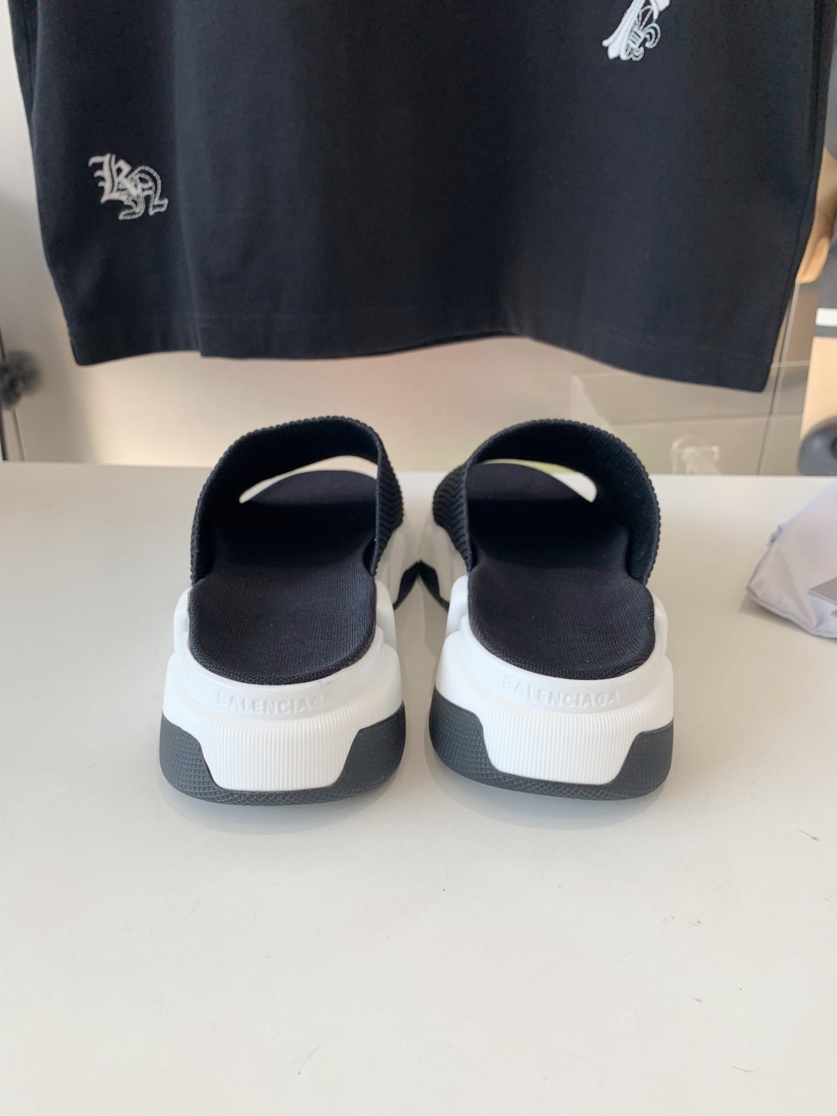 SPEED 2.0 SLIDE SANDAL IN BLACK RECYCLED KNIT AND WHITE SOLE