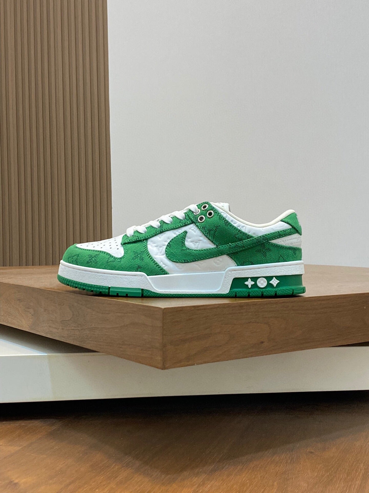 AIR TRAINER IN COOL GREEN MIX WHITE CALFSKIN