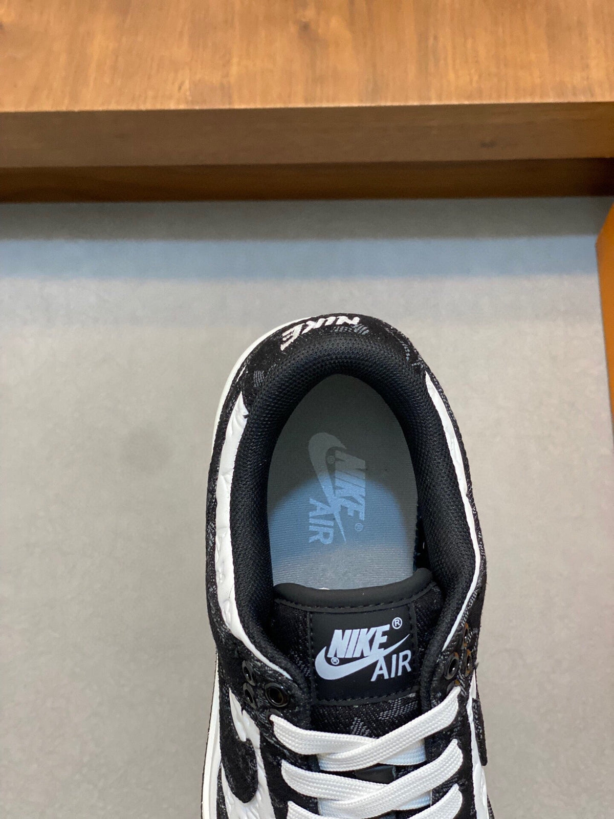 AIR TRAINER IN BLACK MIX WHITE CALFSKIN