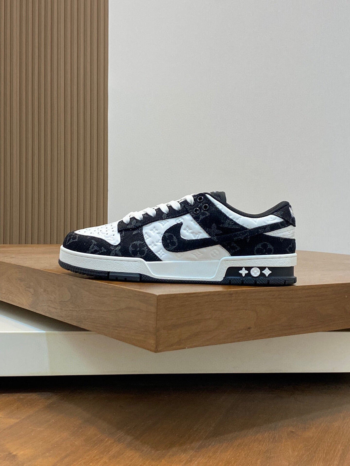 AIR TRAINER IN BLACK MIX WHITE CALFSKIN