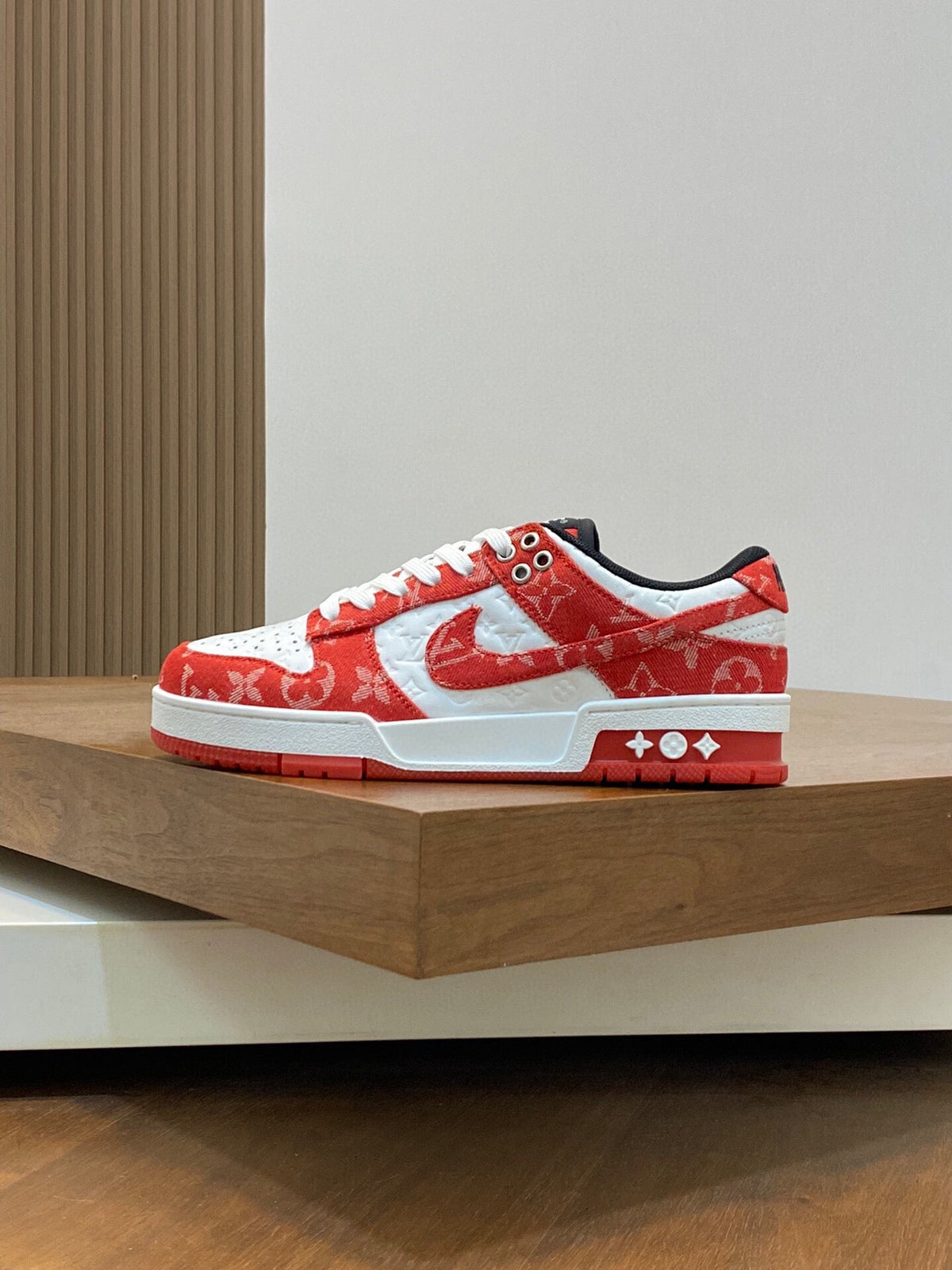 AIR TRAINER IN CRIMSON RED MIX WHITE CALFSKIN