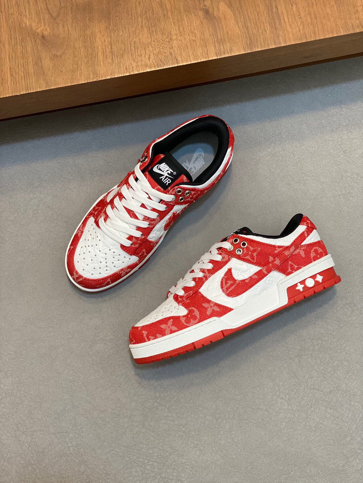 AIR TRAINER IN CRIMSON RED MIX WHITE CALFSKIN