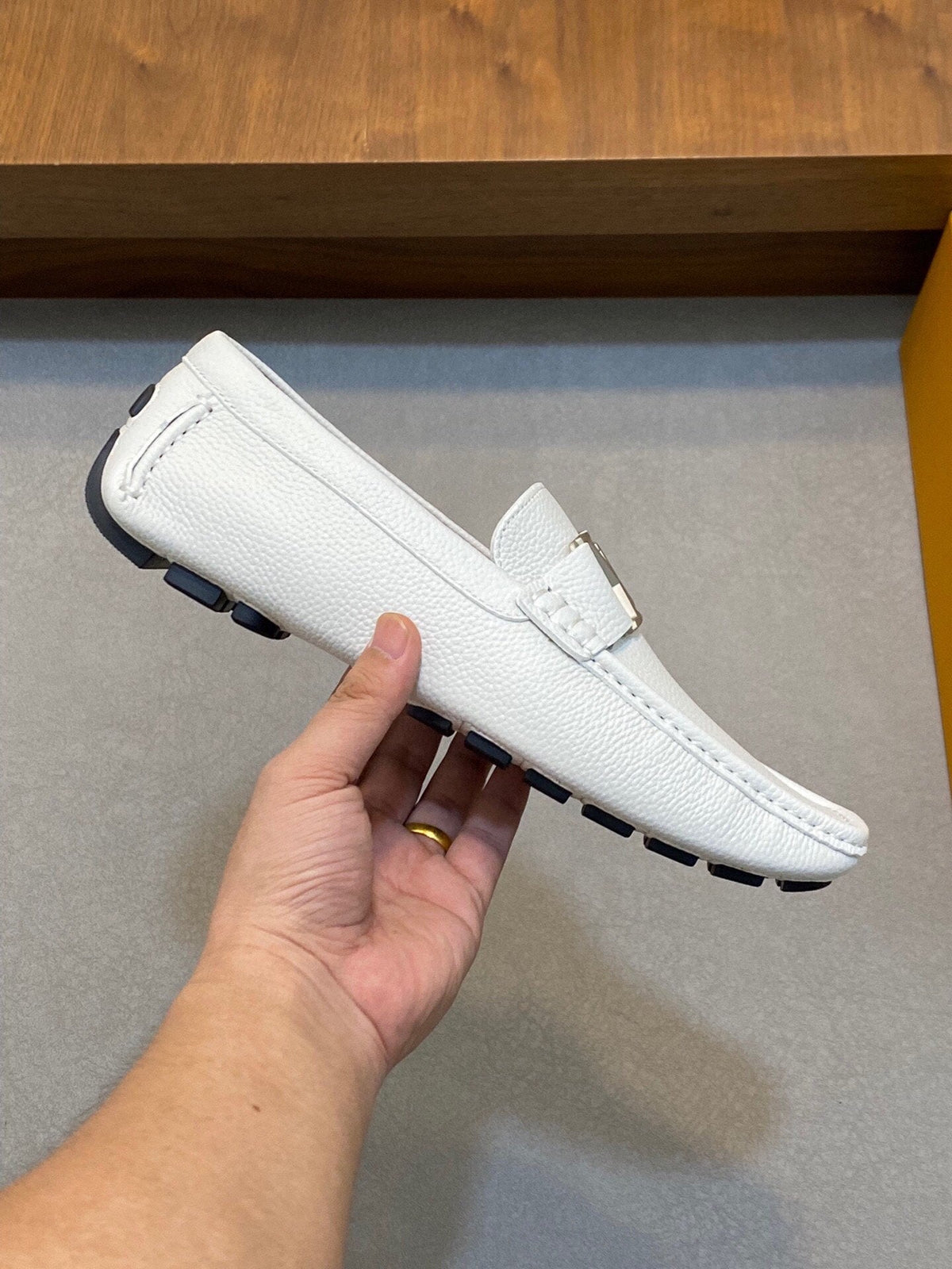 LV LOAFER IN WHITE WRINKLE CALFSKIN WITH SILVER LOGO