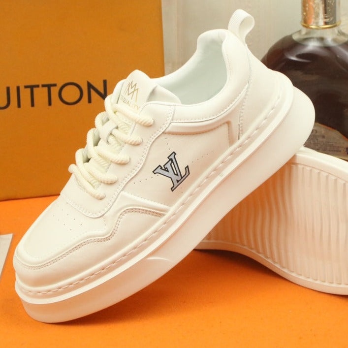 LV TRAINER IN WHITE CALFSKIN AND GREY LOGO