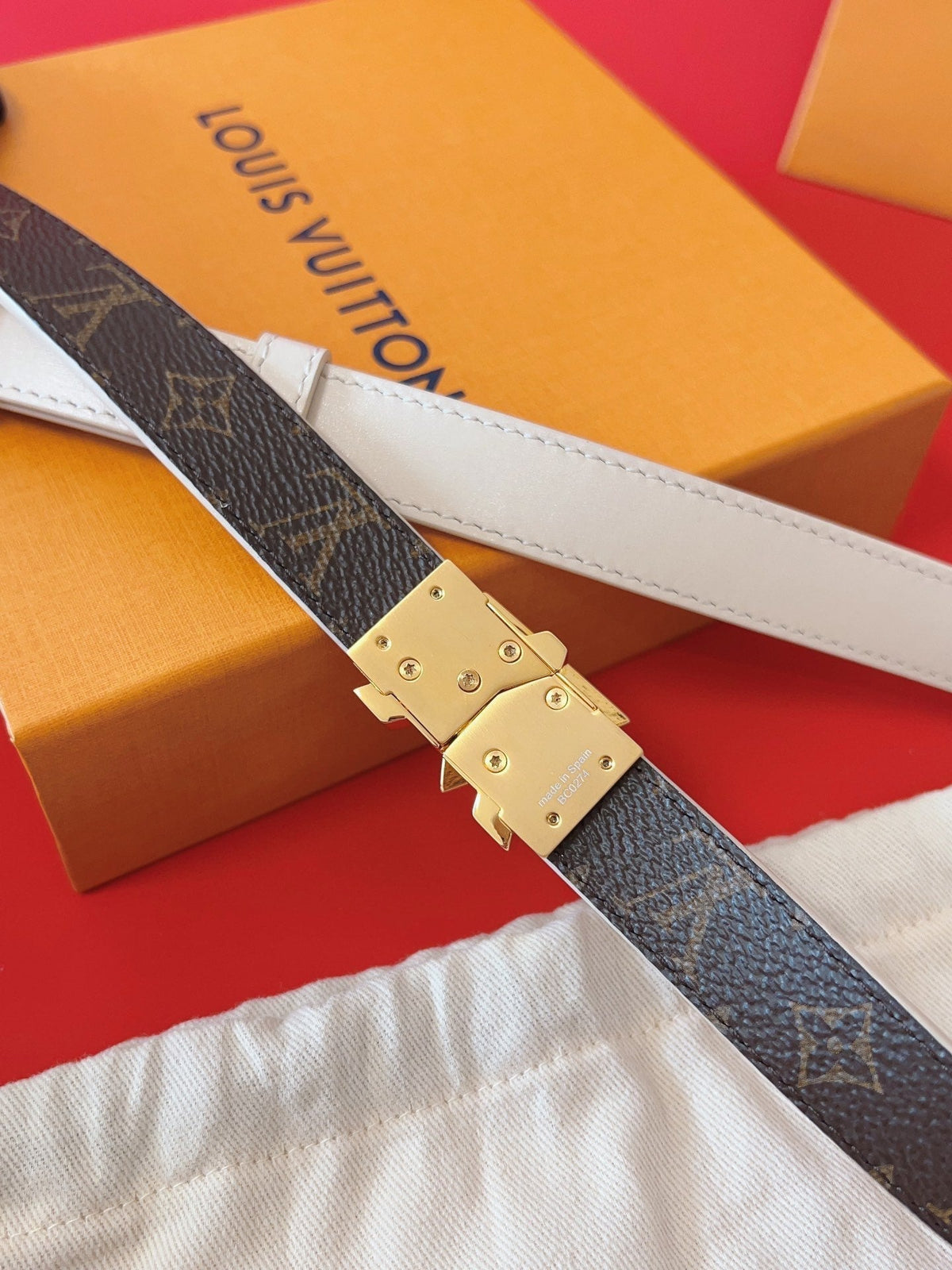 LV GO-14 20MM BELT IN WHITE CALFSKIN GOLD HARDWARE