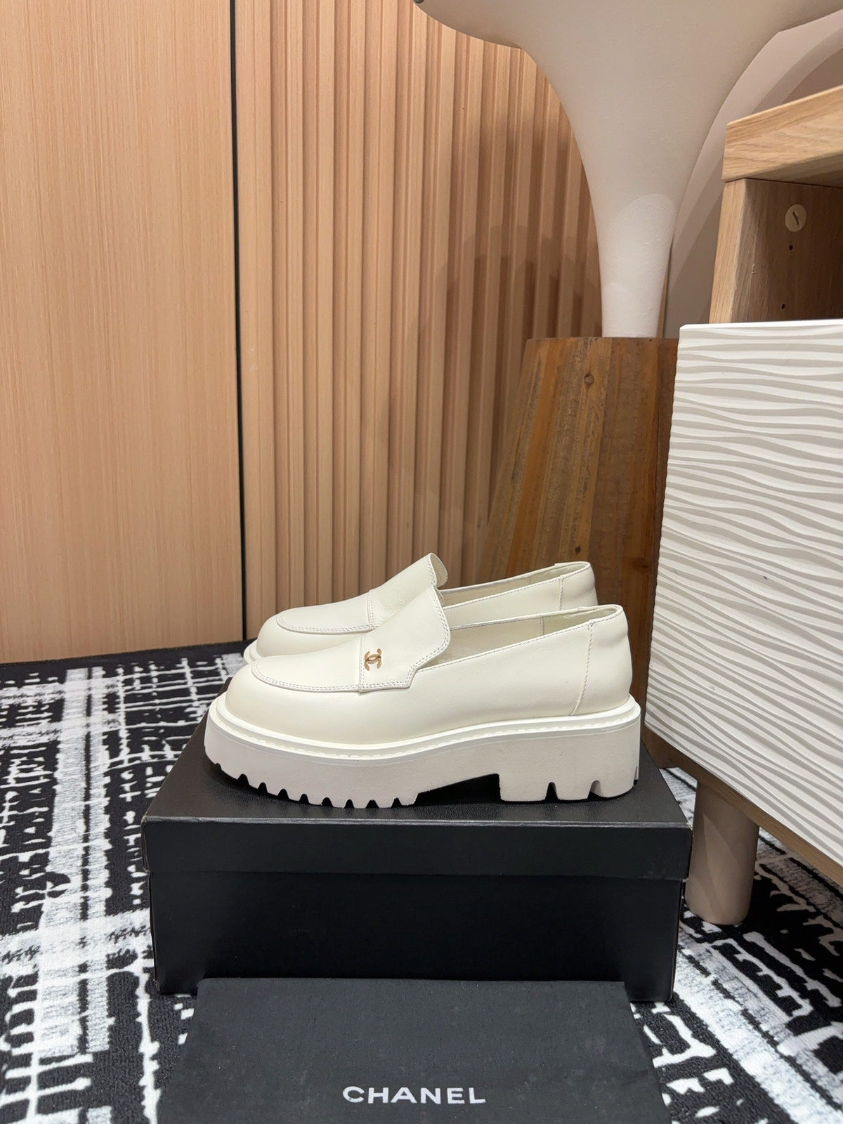 CC MOCCASINS IN WHITE CALFSKIN