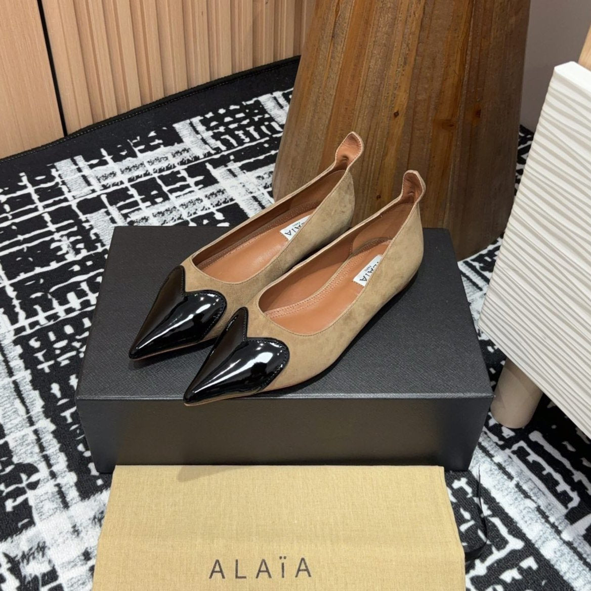Alaila Ballerina Flats Coeur In Moss Brown Suede 933073