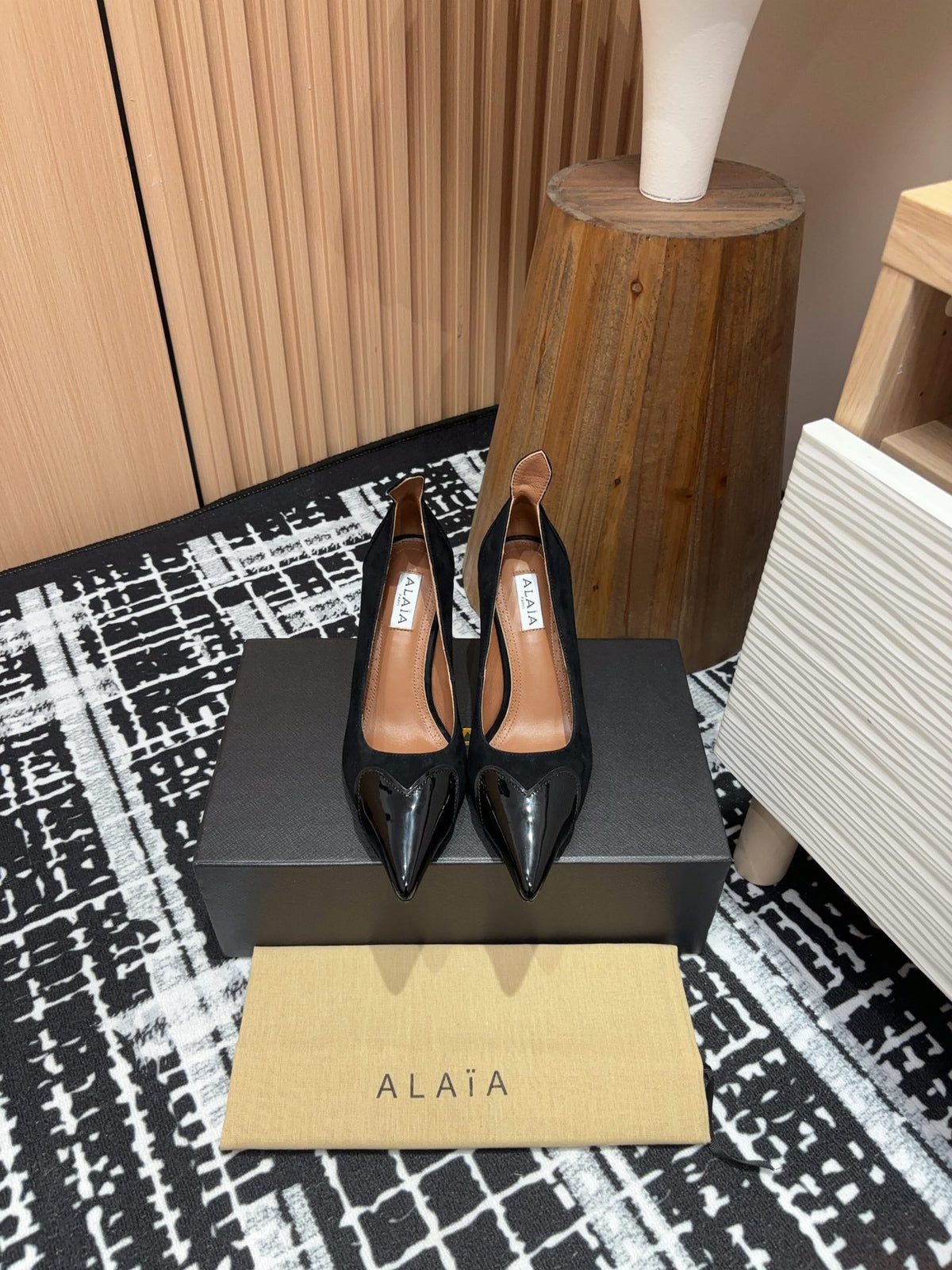 Alaia Pump Coeur 85mm In BLack Suede 933077