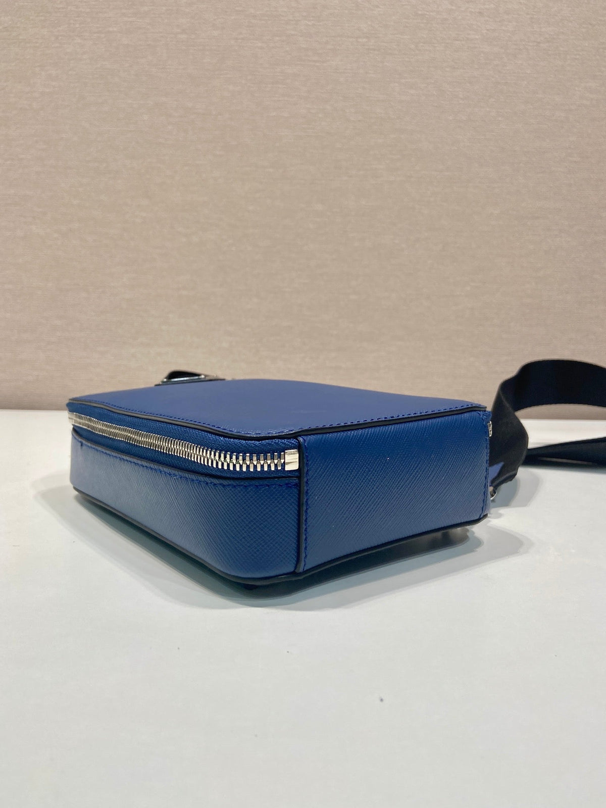 CHEST BAG 20 IN CLASSIC BLUE SAFFIANO LEATHER