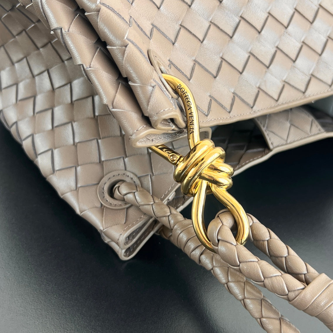 BV Intrecciato 30cm Bag Pinecone Brown Leather 532271