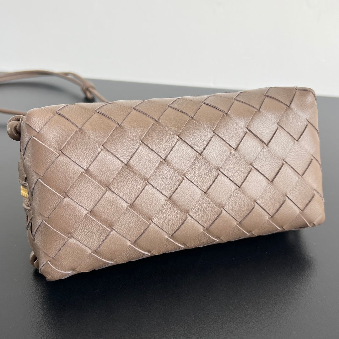 BV Concert Pouch 18.5cm Brown Lambskin