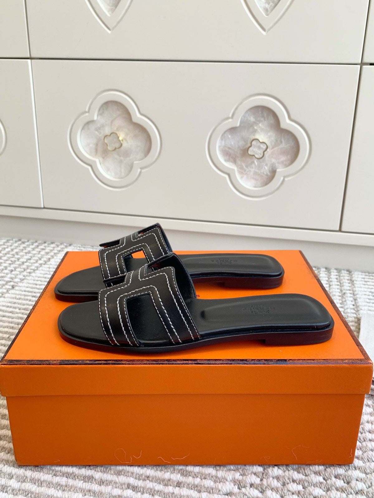 HM Oran Sandal Black Sheepskin 291397