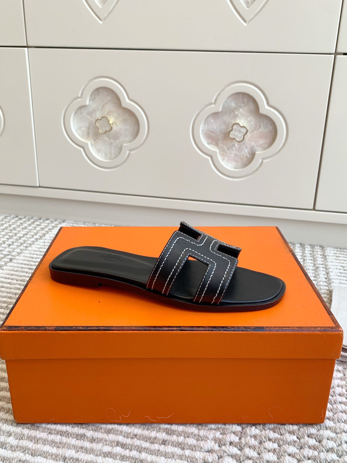 HM Oran Sandal Black Sheepskin 291397
