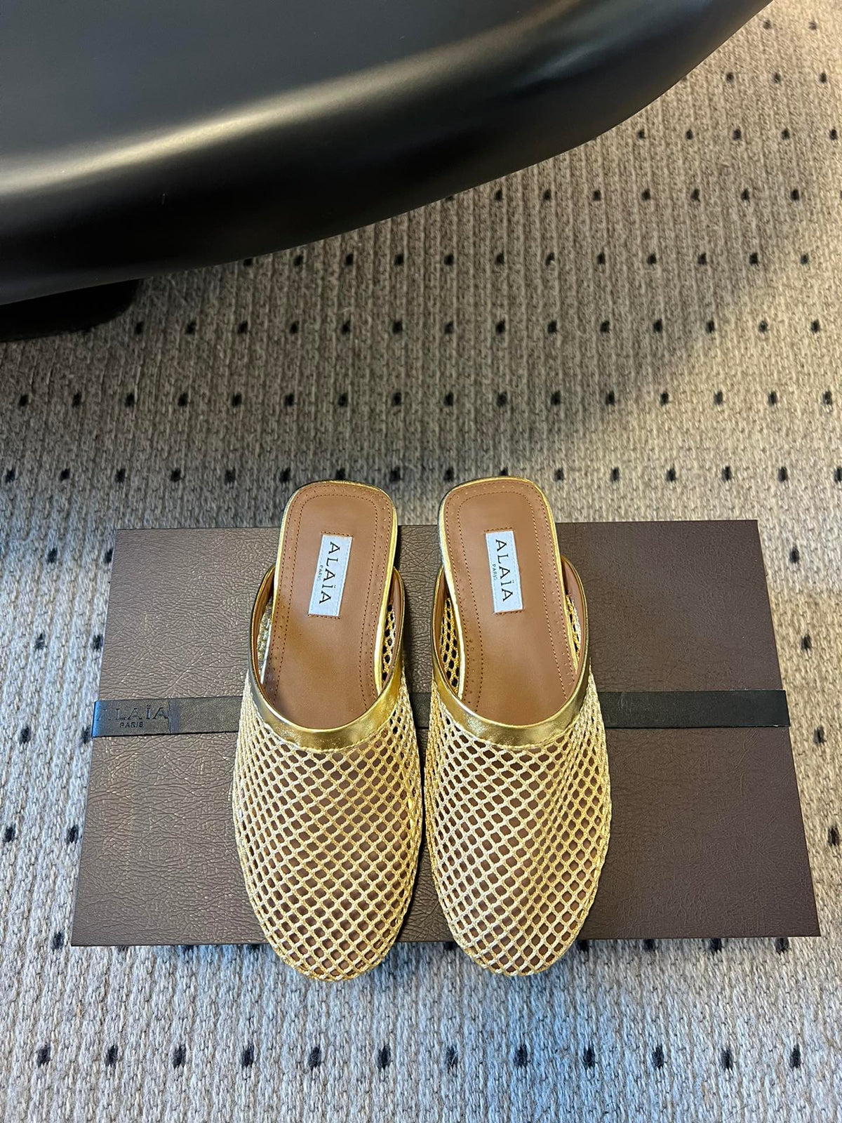 Alaia 25 Fishnet Flat Mules Gold Lampskin 303680