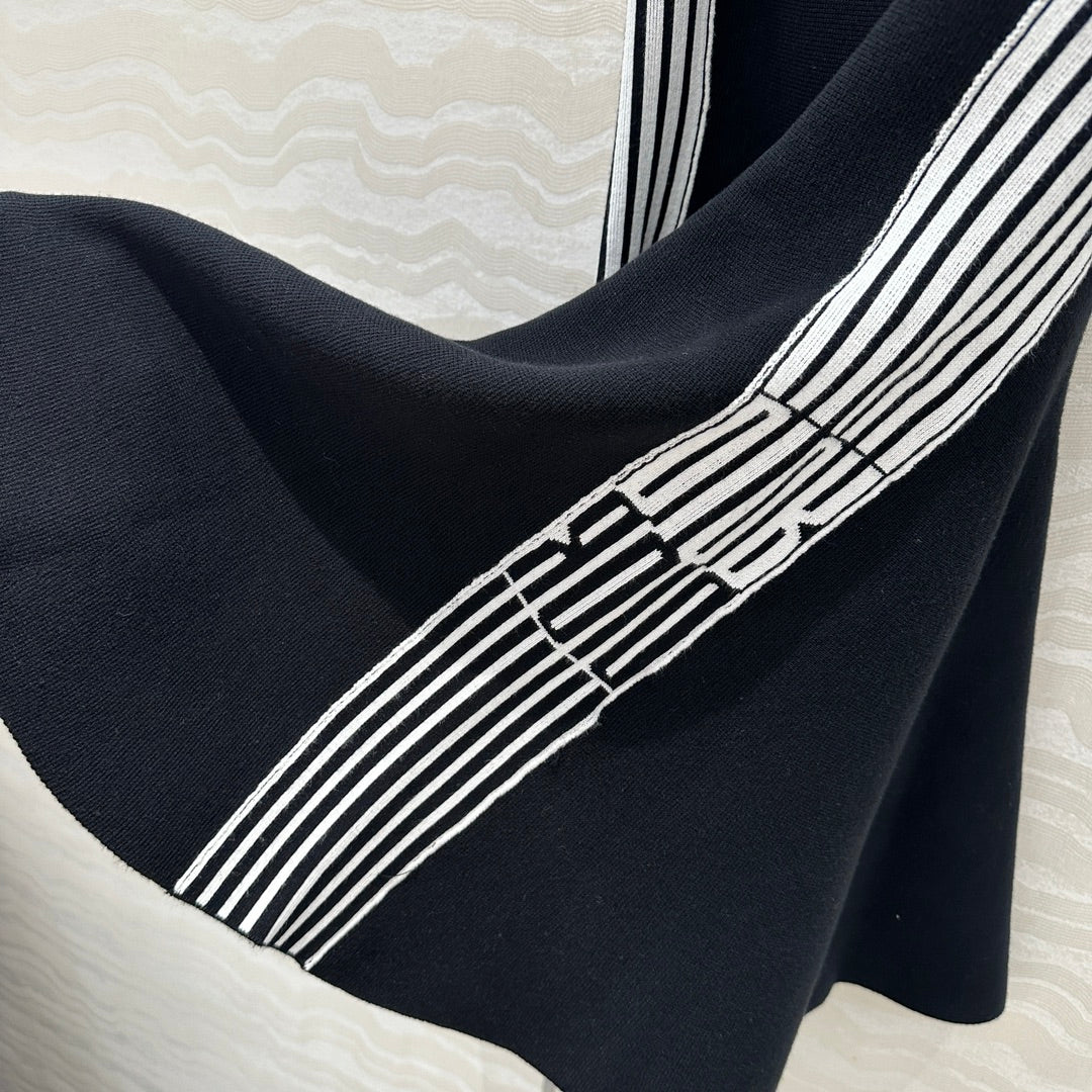 CD U-neck Large A-line Skirt Black Viscose Polyamide