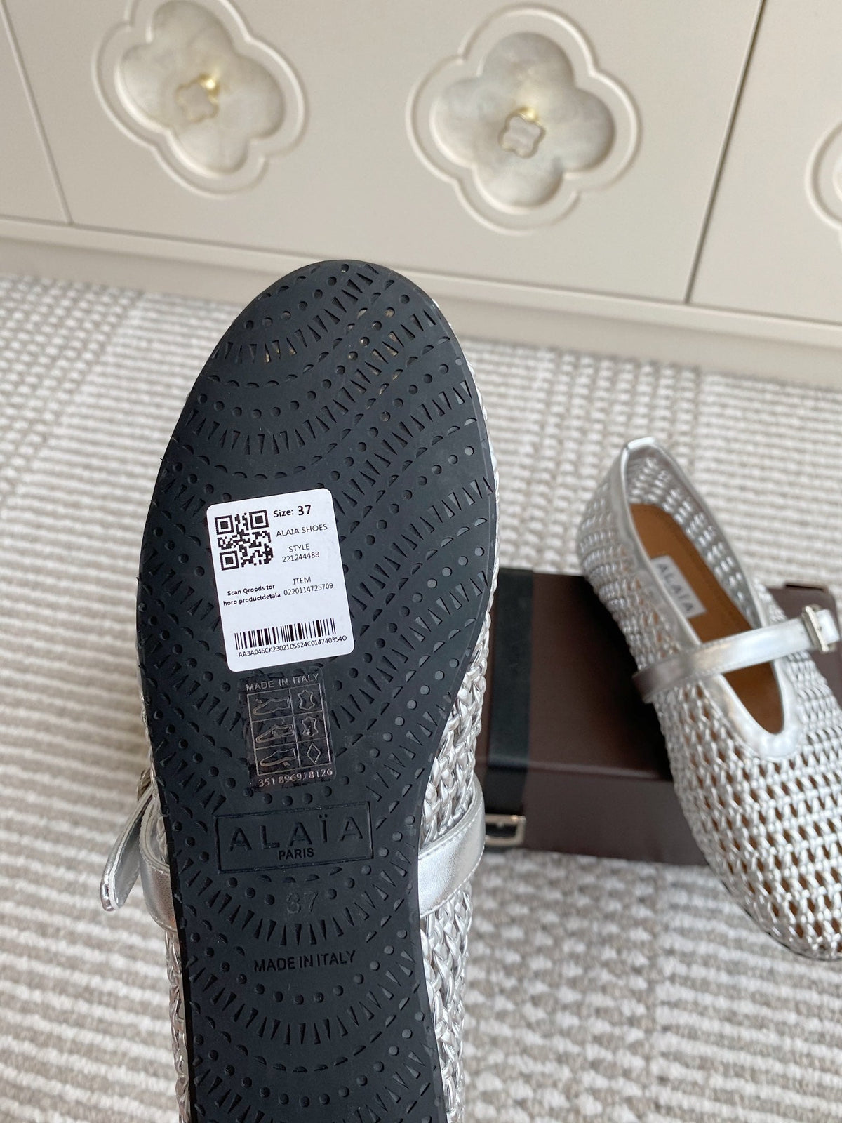 Alaia Women's Ballet Flat Silver Lambskin 291051