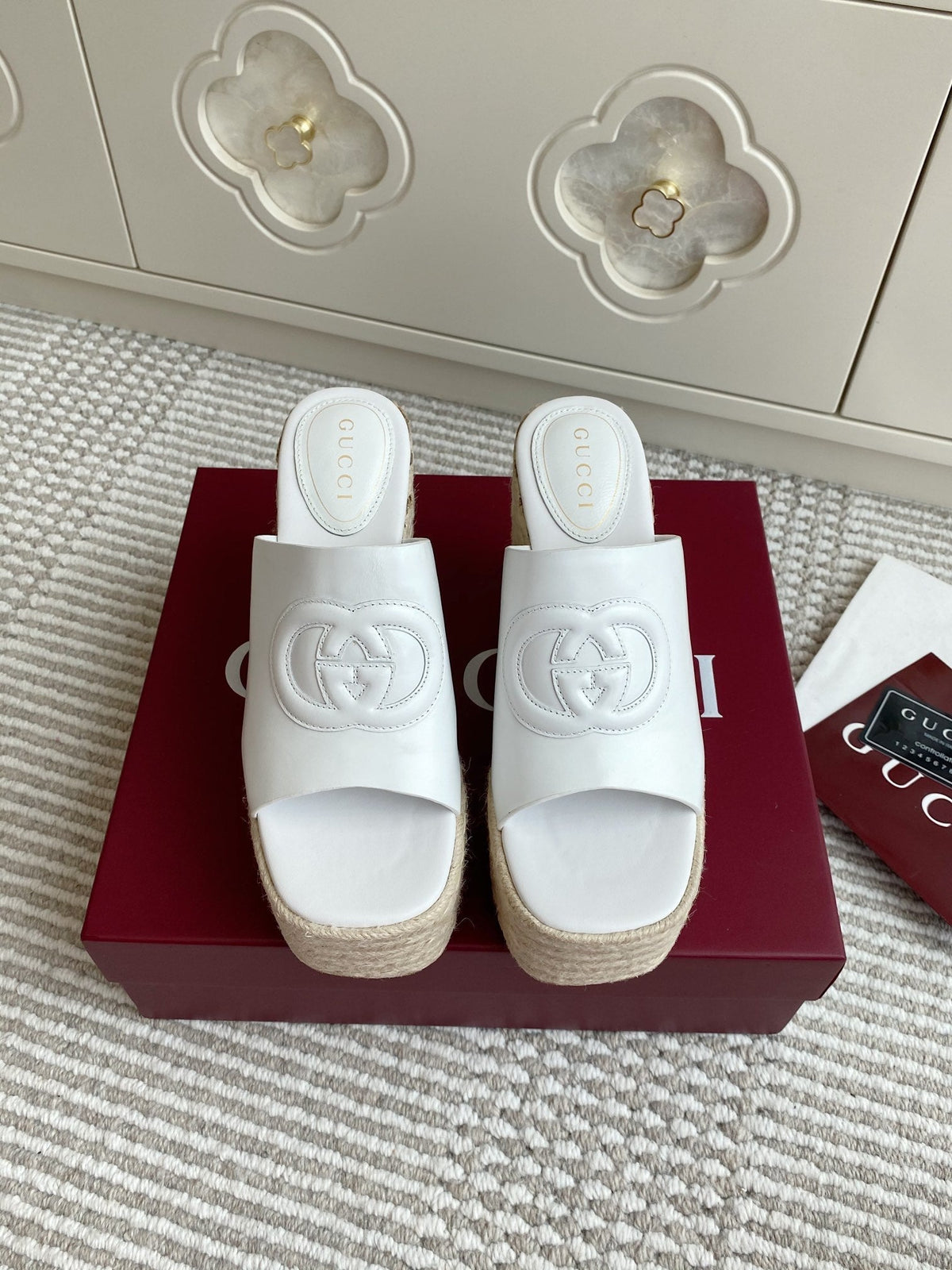 GC 25 Interlocking G Sandal White Cord Cowhide 291034